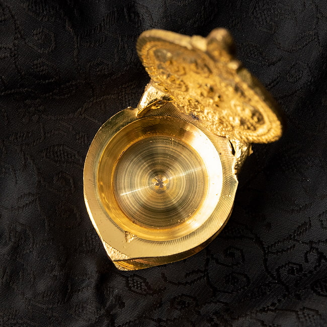 アシュタ・ラクシュミのランプ＆香立て 3 - 上からの写真です