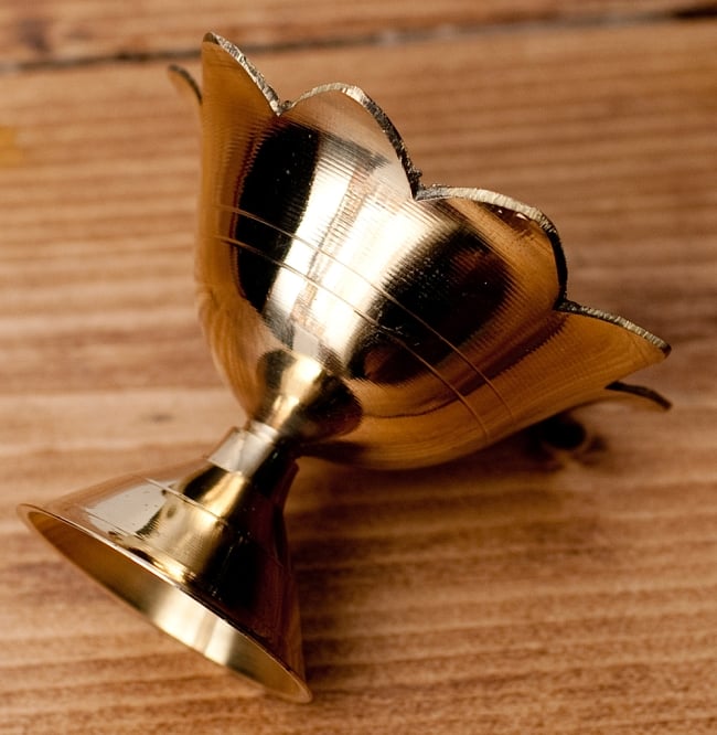 蓮型オイルランプ&香立て(7.5cm) 3 - 斜めから撮影しました