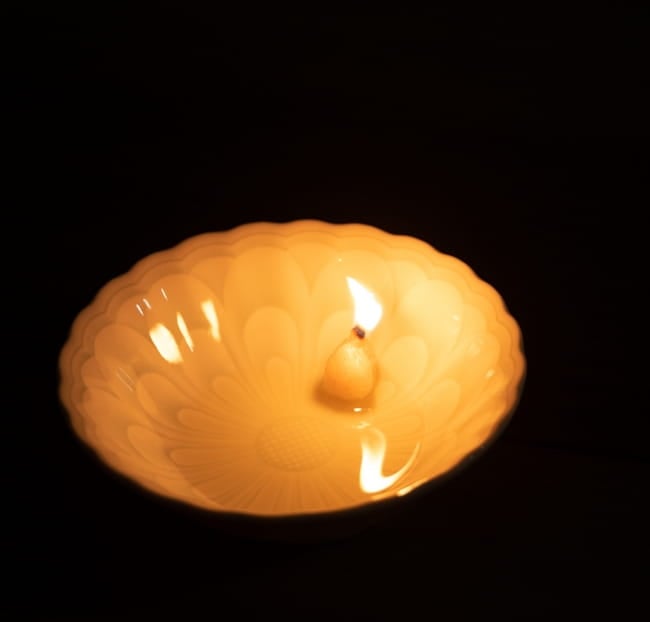 コットンの灯心[5g] 7 - 使い方の説明 4:火を点けるとあっという間にオイルランプの出来上がり！
