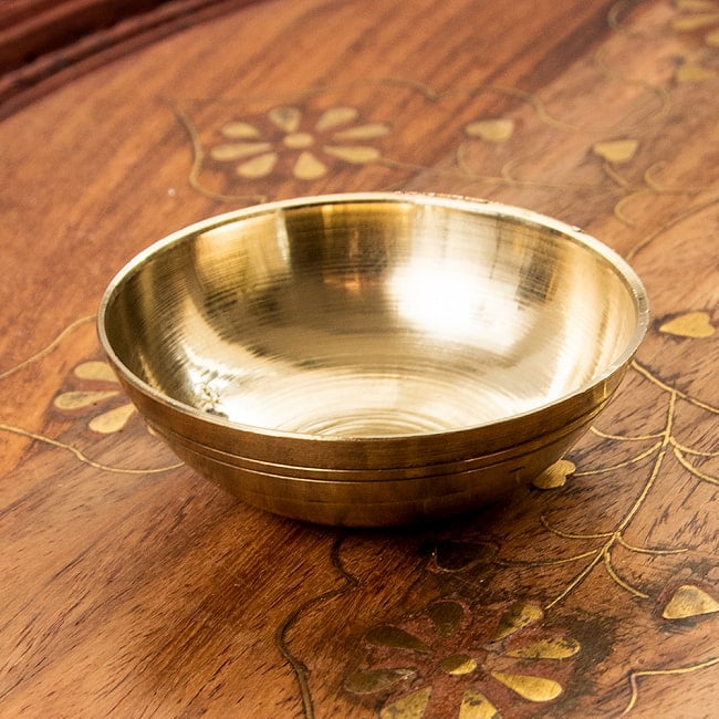 金色の小皿[直径:5cm] 2 - 現地では礼拝用に用いられます。