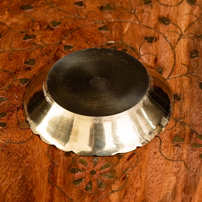 真鍮製の礼拝小皿 - Kinari Plate 直径：7cm程度 4 - 裏面の様子です。
