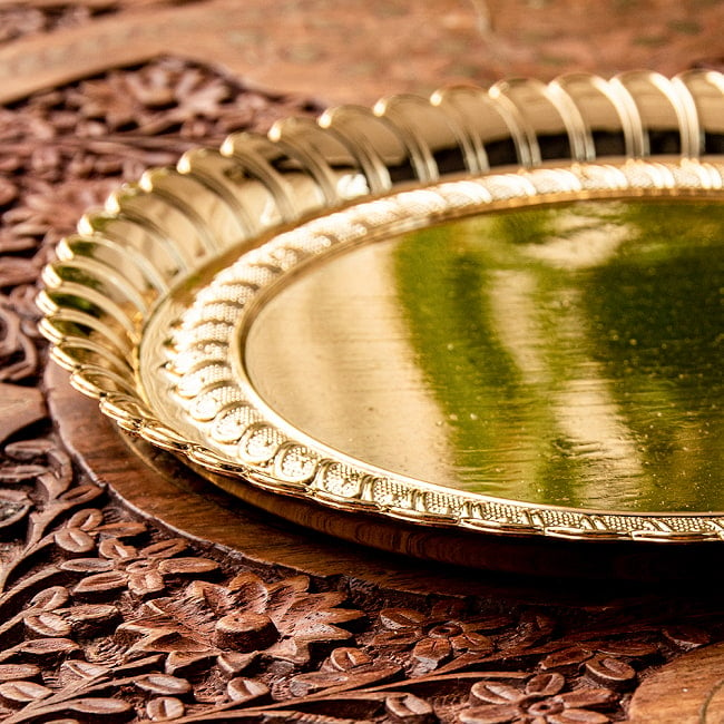 【約20cm】インドの礼拝皿 プージャターリー シンプル 5 - フチが少し持ち上がっています。