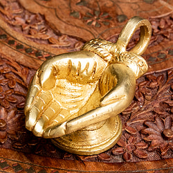 ブラスのオイルランプ - ラクシュミの手 台座付き - サブ3