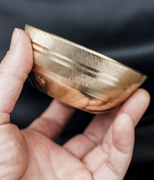 ブラスボウル 5 - 手に取るとこれくらいの大きさです。