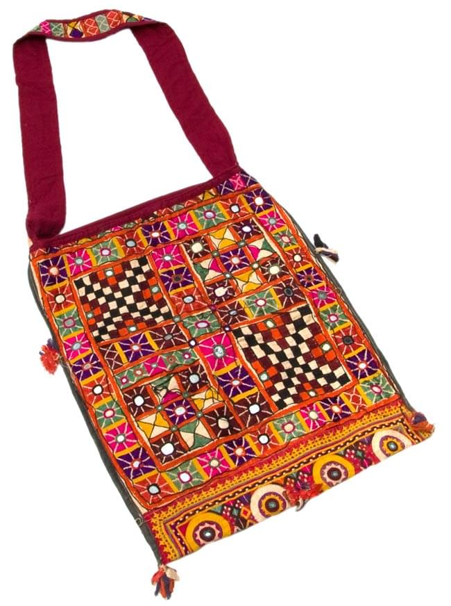 カッチ刺繍のショルダーバッグ 3 - お届けする商品の裏面