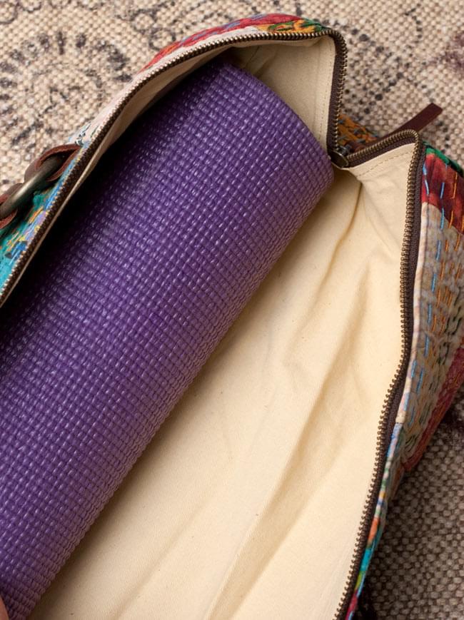 〔一点もの〕伝統を紡いだ カッチ刺繍のヨガマットバッグ 13 - 余裕があるので、もっと大きいサイズでも収納可能!
