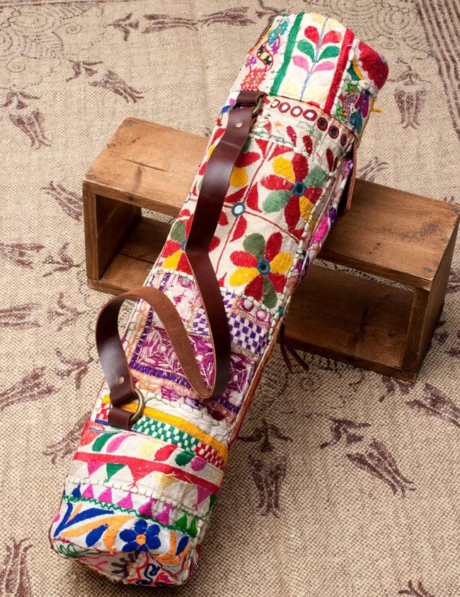 〔一点もの〕伝統を紡いだ カッチ刺繍のヨガマットバッグ 2 - 裏面の写真です