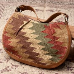 〔一点物〕伝統を紡いだ インドキリムのムーンショルダーバッグの商品写真