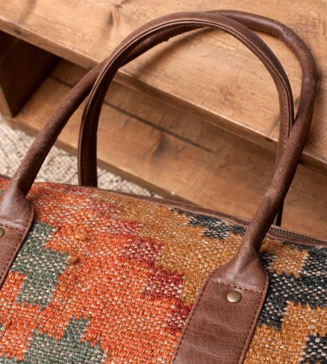 〔一点物〕伝統を紡いだ ラリーキルトのボストンバッグ 8 - 手持ち部分の写真です