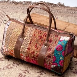 〔一点物〕伝統を紡いだ ラリーキルトのボストンバッグの商品写真