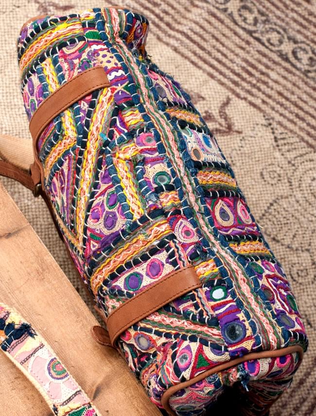 一点物〕伝統を紡いだ カッチ刺繍のスクエア型ショルダーバッグ の通販 