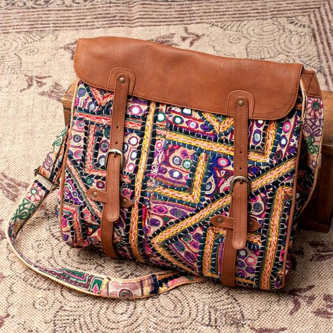 一点物〕伝統を紡いだ カッチ刺繍のスクエア型ショルダーバッグ の通販 