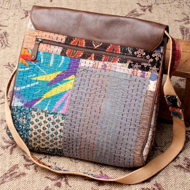 〔一点物〕伝統を紡いだ ラリーキルトのスクエア型ショルダーバッグ 2 - 裏面の写真です