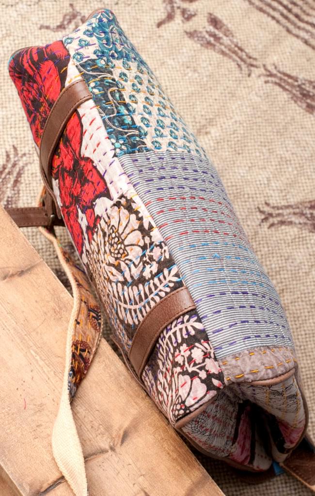 〔一点物〕伝統を紡いだ ラリーキルトのスクエア型ショルダーバッグ 3 - 底面の写真です。普段見えない部分もしっかり作られています。