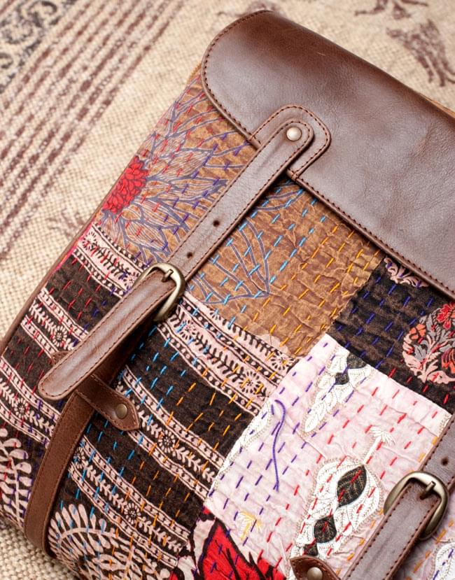 〔一点物〕伝統を紡いだ ラリーキルトのスクエア型ショルダーバッグ 4 - 拡大写真です