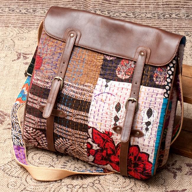 〔一点物〕伝統を紡いだ ラリーキルトのスクエア型ショルダーバッグの写真