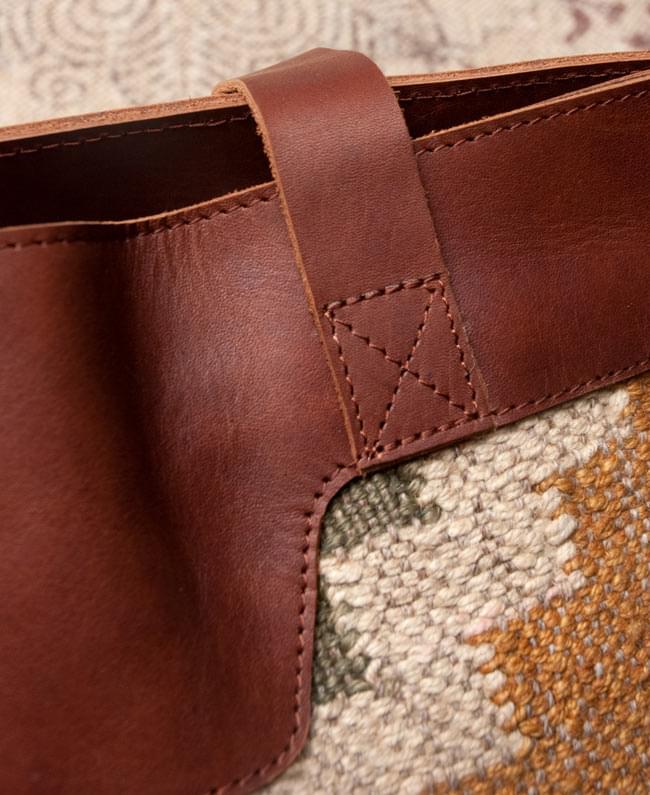 〔一点物〕伝統を紡いだ インドキリムのトラベルバッグ 7 - 重さで壊れないよう、しっかり作られています。