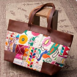 〔一点物〕伝統を紡いだ カッチ刺繍のトラベルバッグの商品写真