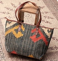 〔一点物〕伝統を紡いだ インドキリムのトートバッグの商品写真