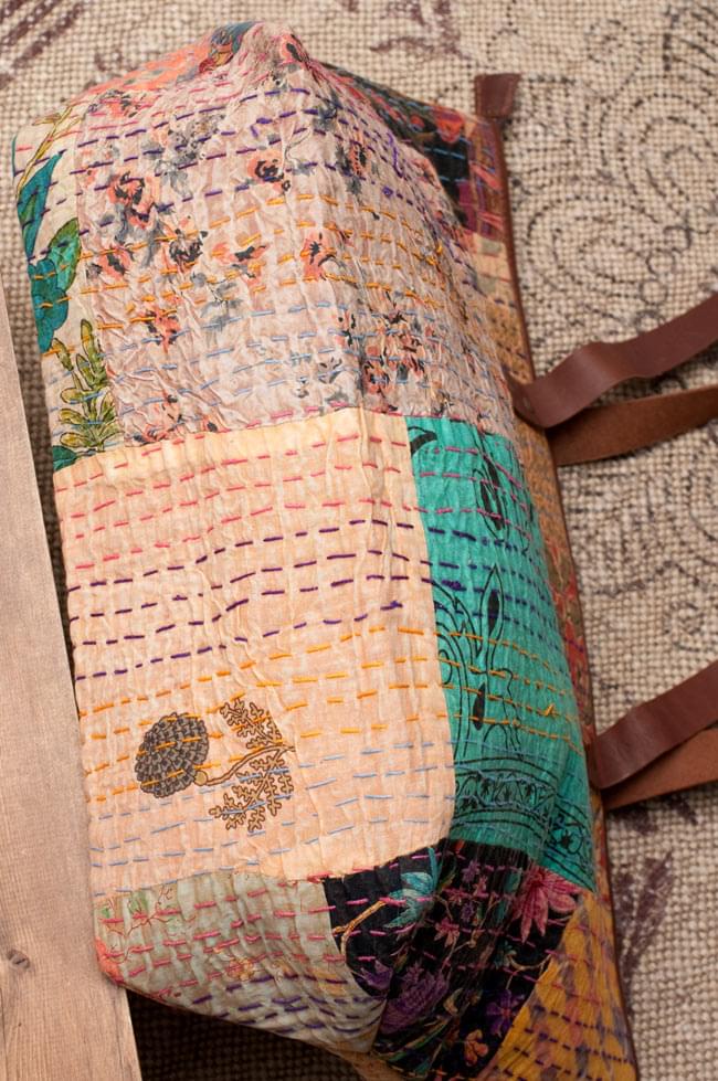 〔一点物〕伝統を紡いだ ラリーキルトのトートバッグ 3 - 底面の写真です。普段あまり見えない部分もしっかり作られています。