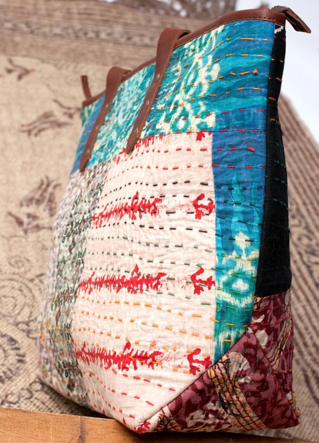 〔一点物〕伝統を紡いだ ラリーキルトのトートバッグ 5 - サイド部分の写真です