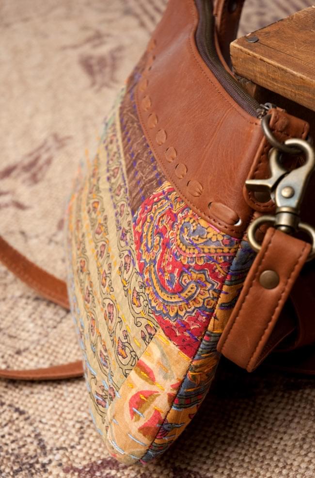 〔一点物〕伝統を紡いだ ラリーキルトのショルダーポシェット 5 - サイド部分の写真です