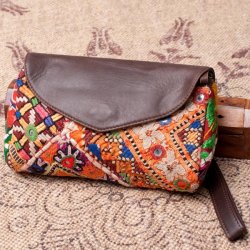 〔一点物〕伝統を紡いだ カッチ刺繍のクラッチウォレットの商品写真