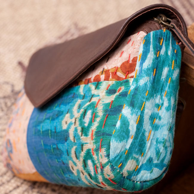 〔一点物〕伝統を紡いだ ラリーキルトのクラッチウォレット 5 - サイド部分の写真です