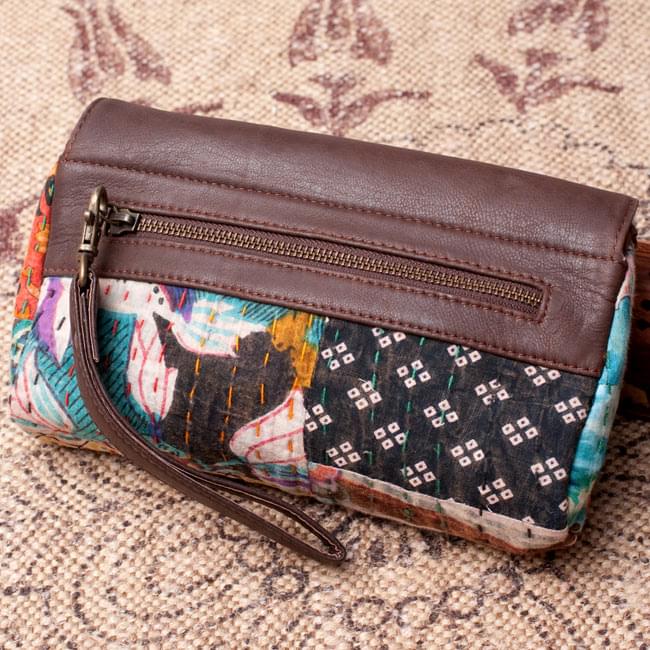 〔一点物〕伝統を紡いだ ラリーキルトのクラッチウォレット 2 - 裏面の写真です