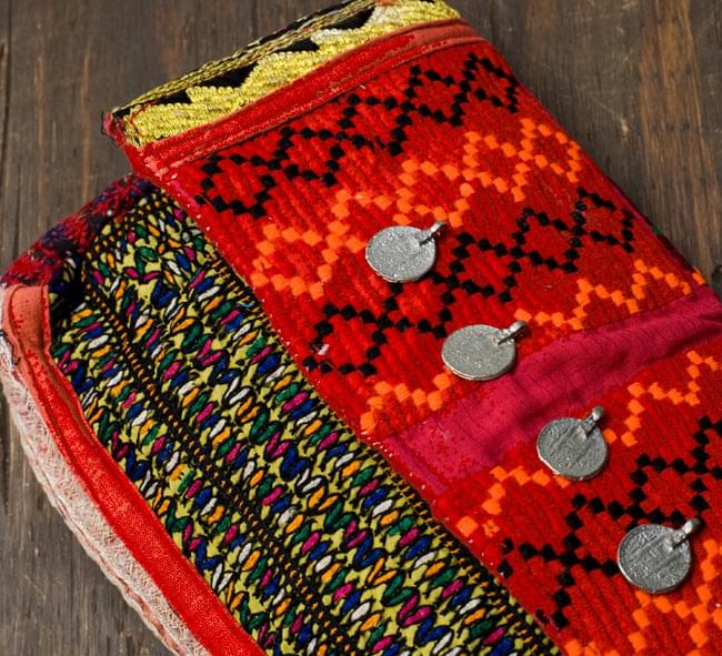 【一点物】アラブのクラッチバッグ 3 - 商品をアップにしてみました。丁寧に縫われています。