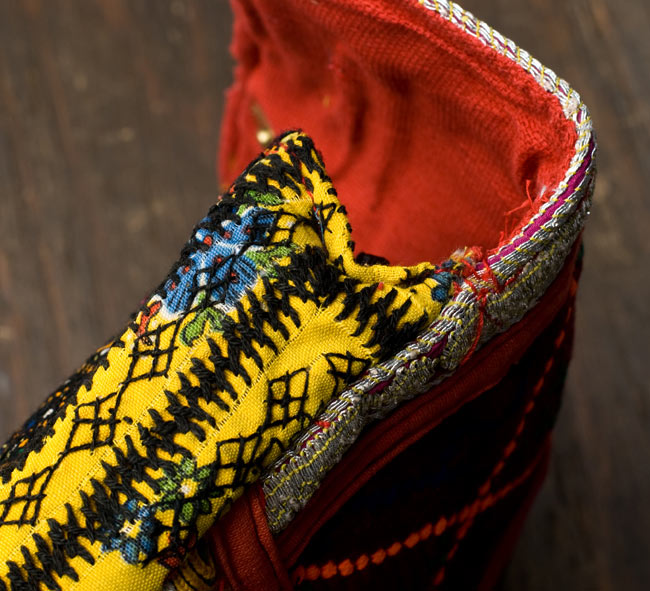 【一点物】アラブのクラッチバッグ 5 - サイドはこのようにマチがあるので、意外とたくさんは入ります。