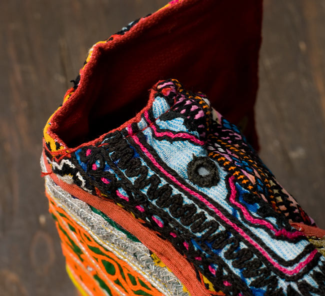 【一点物】アラブのクラッチバッグ 5 - サイドはこのようにマチがあるので、意外とたくさんは入ります。