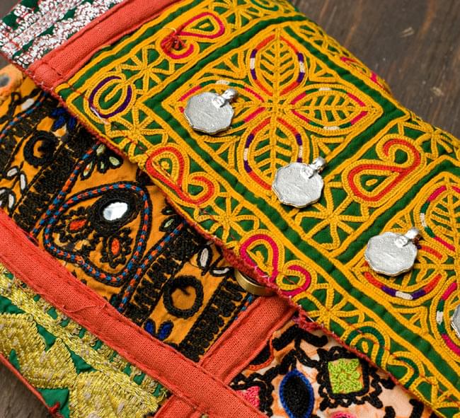 【一点物】アラブのクラッチバッグ 3 - 商品をアップにしてみました。丁寧に縫われています。