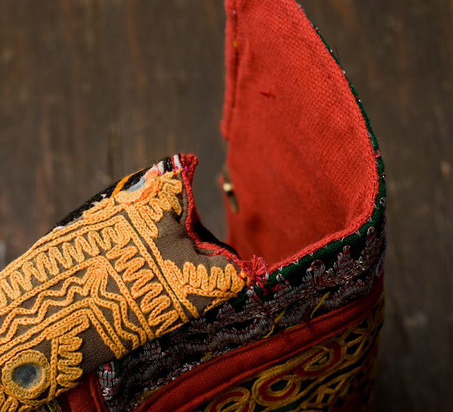 【一点物】アラブのクラッチバッグ 5 - サイドはこのようにマチがあるので、意外とたくさんは入ります。