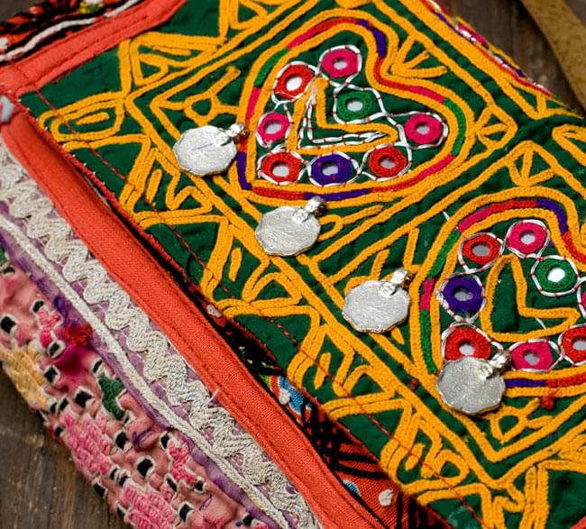 【一点物】アラブのクラッチバッグ-ショルダー付き 3 - 商品をアップにしてみました。丁寧に縫われています。