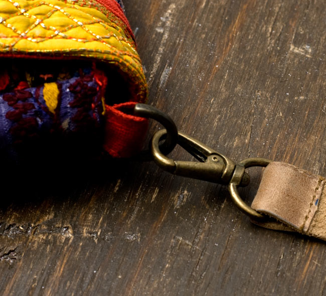 【一点物】アラブのクラッチバッグ-ショルダー付き 6 - ストラップはこのように取り外し可能です。その日の気分で使い分けて下さい。