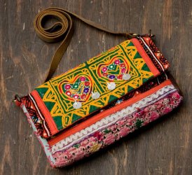 【一点物】アラブのクラッチバッグ-ショルダー付きの商品写真