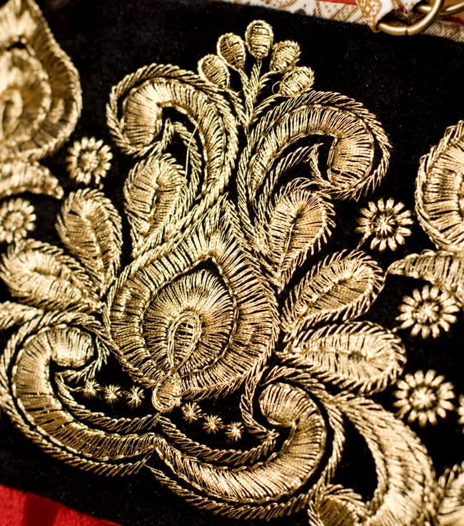 インドのゴージャスハンドバッグ - ブラック&ゴールド 2 - 柄の部分をアップにしてみました。