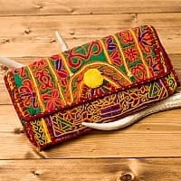 【1点物】カッチ刺繍のクラッチバッグ−ショルダー付き