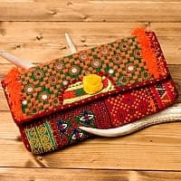 【1点物】カッチ刺繍のクラッチバッグ−ショルダー付きの商品写真