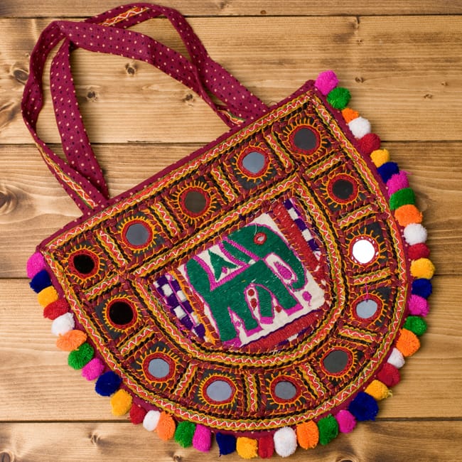 【1点物】カッチ刺繍のショルダーバッグ 2 - 裏面の写真です