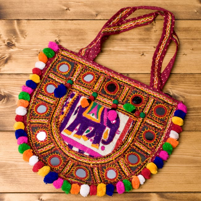 【1点物】カッチ刺繍のショルダーバッグの写真