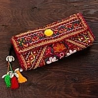 【1点物】カッチ刺繍のクラッチバッグ−ショルダー付き