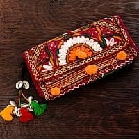 【1点物】カッチ刺繍のクラッチバッグ−ショルダー付きの商品写真