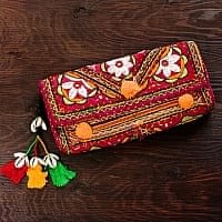 【1点物】カッチ刺繍のクラッチバッグ−ショルダー付きの商品写真