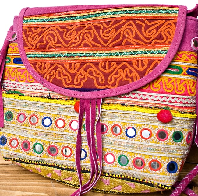 【一点物】アラブのショルダーバッグ-Mサイズ 2 - 刺繍部分をアップにしてみました。