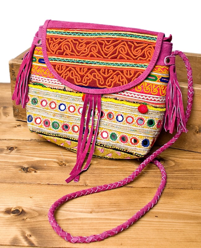 【一点物】アラブのショルダーバッグ-Mサイズの写真アラブバッグ,ショルダーバッグ,アラブ,古布,パッチワーク,ショルダー,バッグ,レザー,スウェード