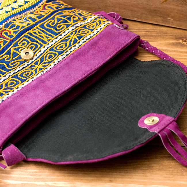 【一点物】アラブのショルダーバッグ-Mサイズの商品写真 6枚目 ストラップはスウェード生地を編みこんで作られています。