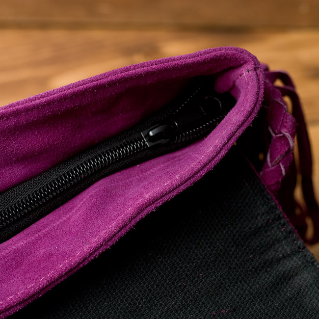 【一点物】アラブのショルダーバッグ-Mサイズの商品写真 7枚目 ジップなので何かと安心です。