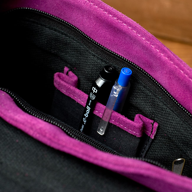 【一点物】アラブのショルダーバッグ-Mサイズの商品写真 8枚目 ペンを差しこむのにもぴったりです。